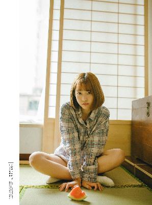 小保姆在厨房做饭